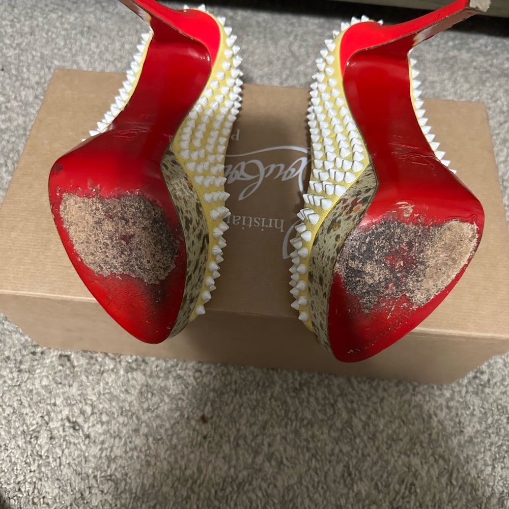 Red Bottoms - Picture 3 of 6